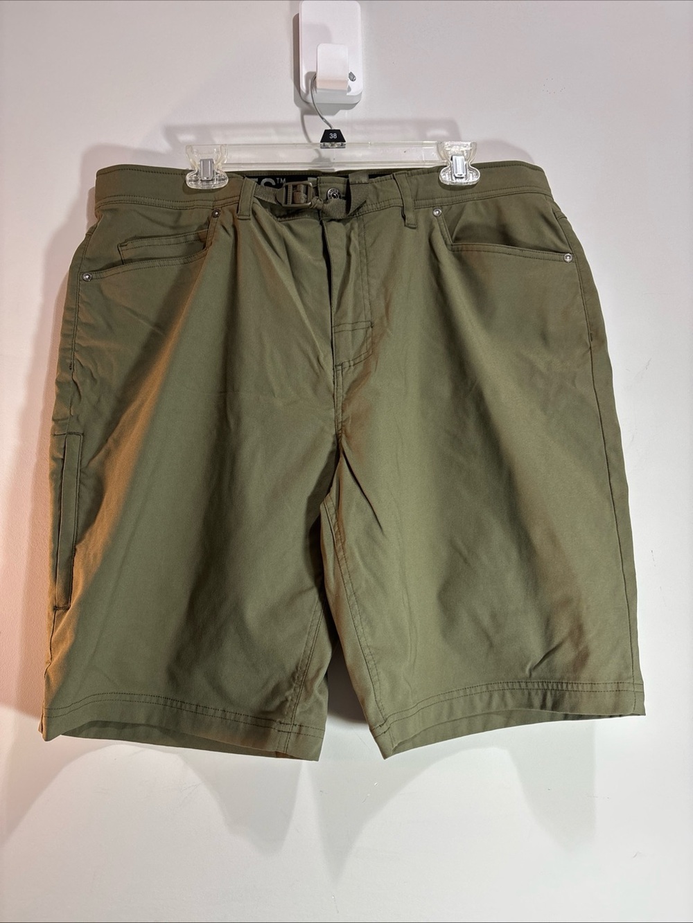 Gerry Men's Olive Green Performance Shorts. Sz 38. EUC!! 1324